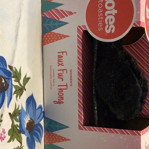 TOTES Toasties Faux Fur Thong slippers size 8-9 BNIB. - Picture 2 of 4